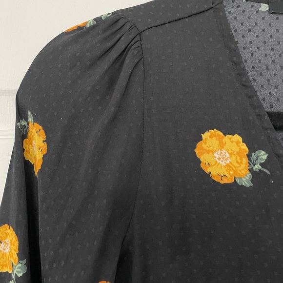 Madewell Black Bubble-Sleeve Wrap Top in Floating Florets - Picture 5 of 7